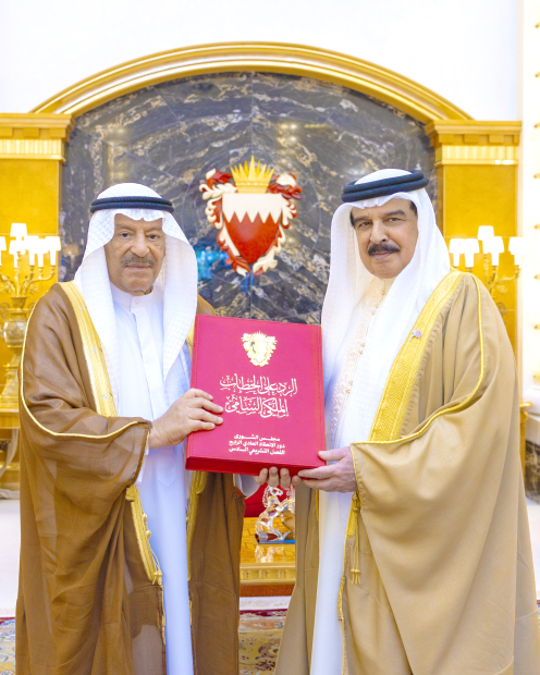 <p>His Majesty King Hamad yesterday received Parliament Speaker Ahmed Al Musallam and Shura Council Chairman Ali Saleh Al Saleh and members of the committee responding to the Royal Address in both councils.</p><p>The Speaker, Chairman and committee members submitted the councils’ response to the Royal Address delivered by His Majesty at the opening of the fourth session of the sixth legislative term.</p>